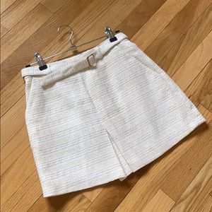 Size 26 White skirt with pockets